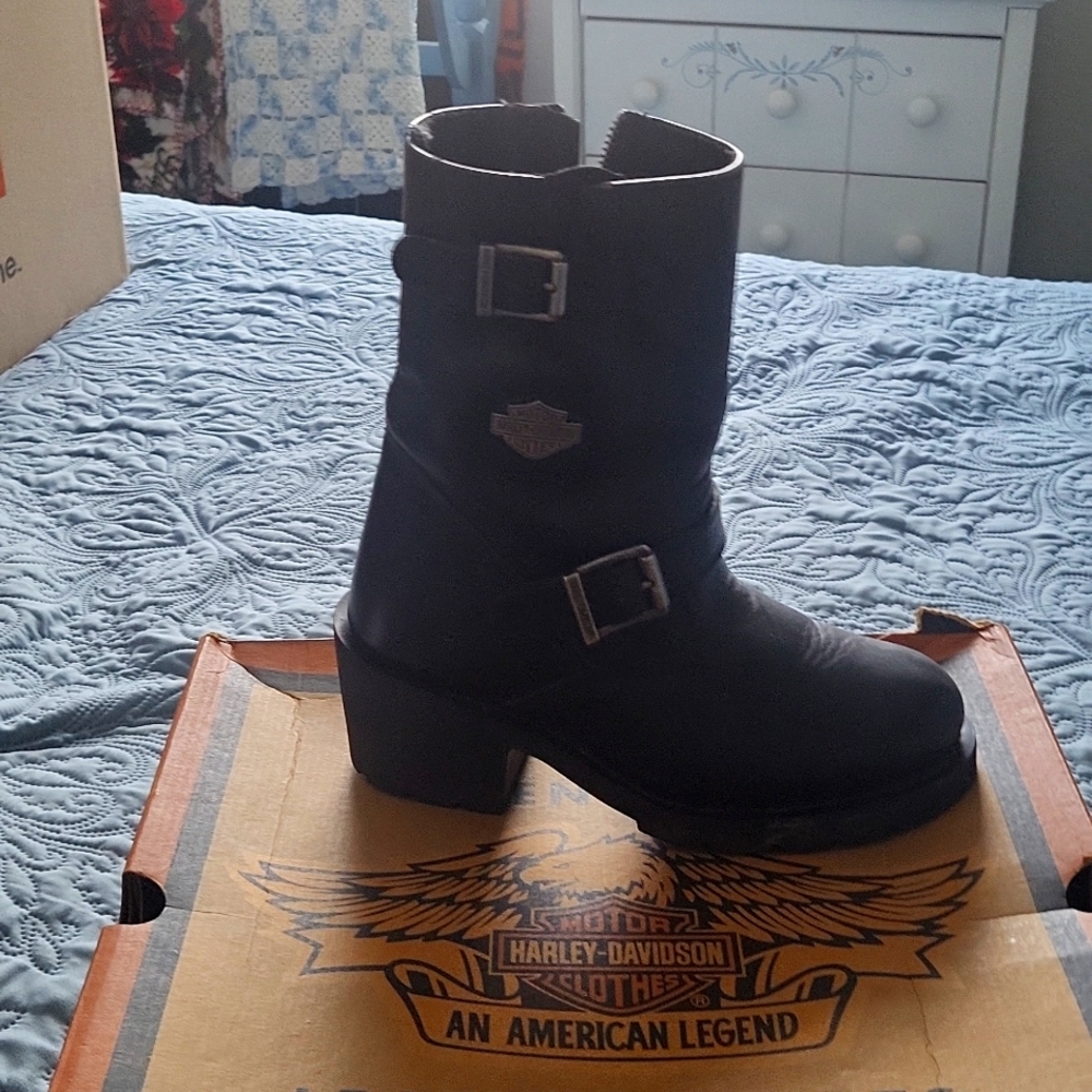 Ladies boots